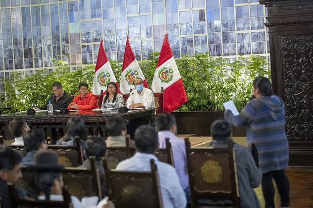 ON-Castillo y alpaquerosjpg